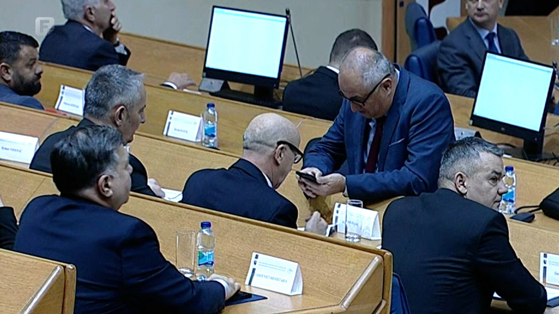 Ruke se prebrojavaju, lideri dogovaraju: Ni vlasti, ni većine, ni manjine