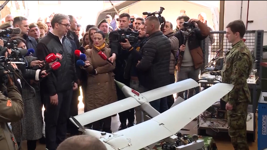 Vučić: Ubrzano razvijamo novo oružje