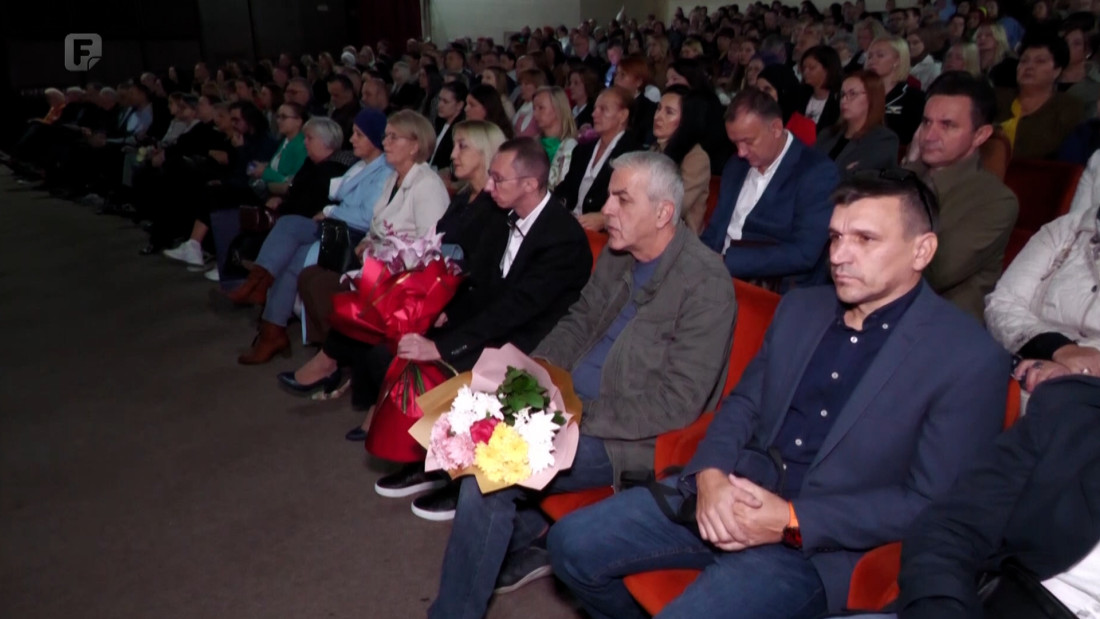 U Tuzli obilježen Svjetski dan učitelja, aktueliziran problem nedostatka kadra