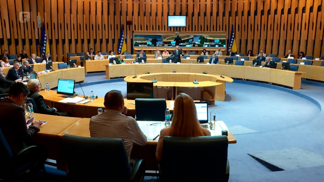 Dom naroda: Nema kvoruma, ima prepiski, oštrih kritika i razjedinjenih stranaka