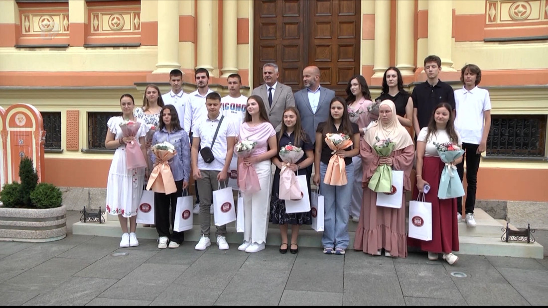Brčko nagradilo najbolje učenike: Dodijeljena priznanja i novčane nagrade