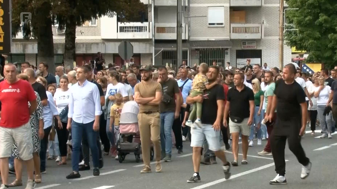 Broj okupljenih na skupu podrške Enisi Klepo mnoge iznenadio - budi li se građanski bunt?