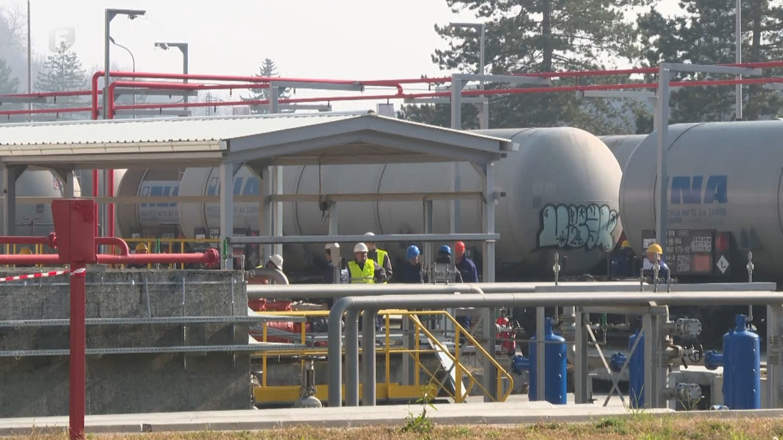 U Blažujski naftni terminal iz Ploča stigao voz s naftom i naftnim derivatima - prvi od 1991.