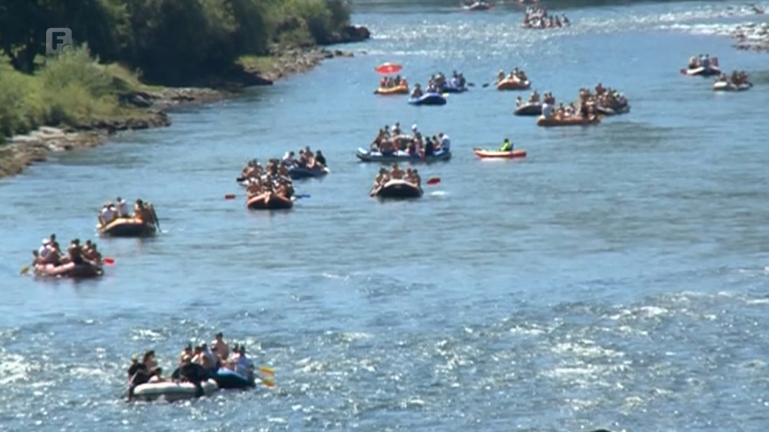 Peta Eko drinska regata: Više od 60 čamaca zaplovilo Drinom prema Goraždu
