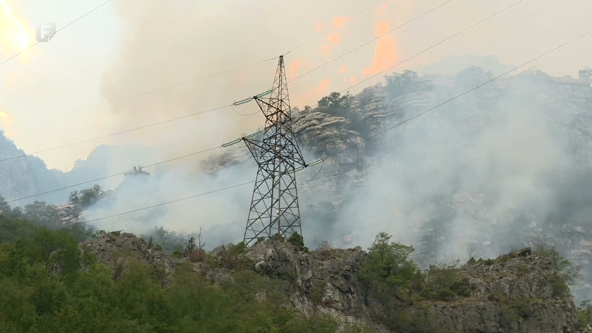 I dalje aktivni požari u Mostaru, Jablanici i Stocu