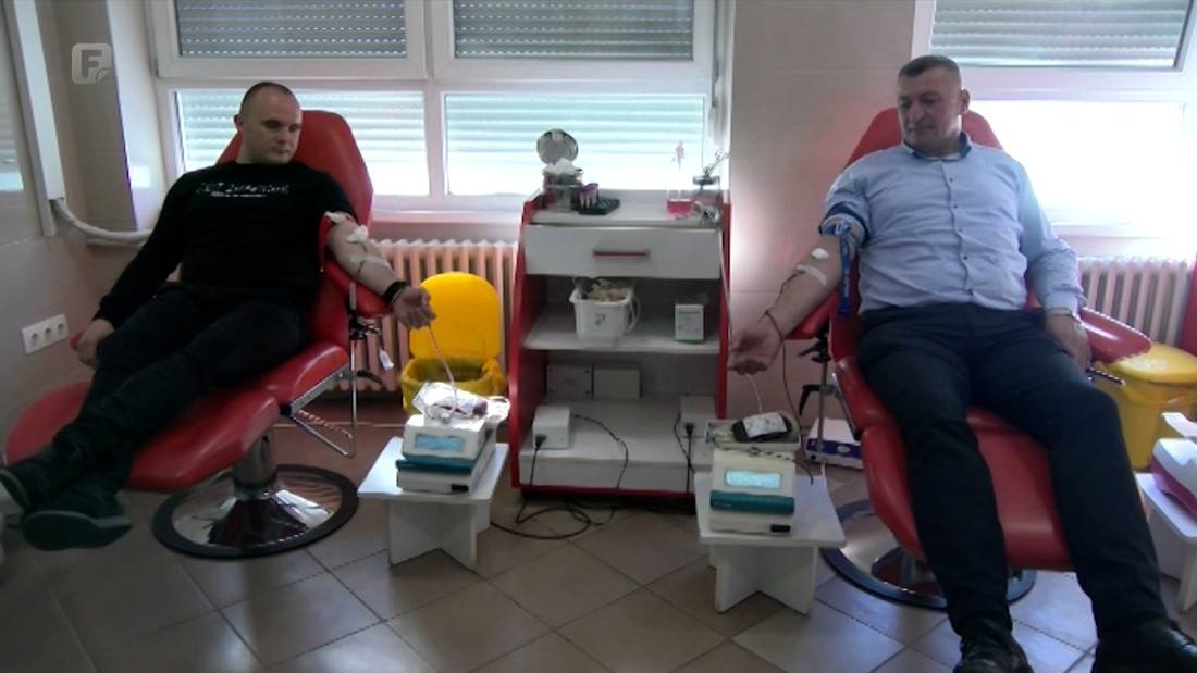 Policajci iz Doboja i Dervente darivanjem krvi obilježili Dan policije