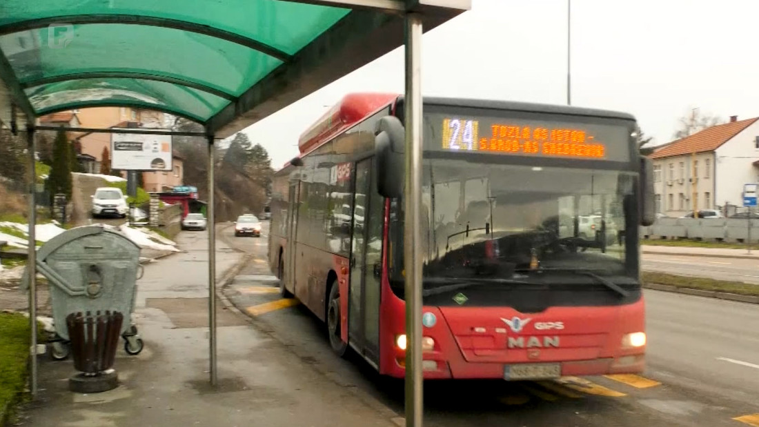 Klupe prazne u Tuzli zbog poskupljenja đačke karte na skoro 200 KM