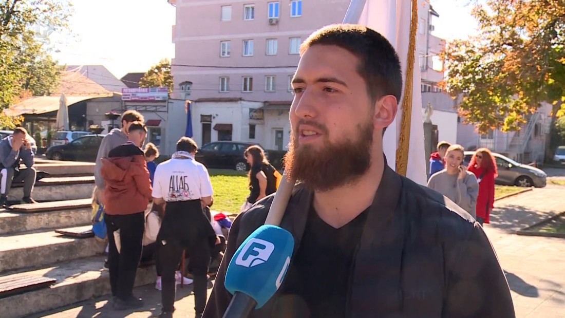 Studenti pješače prema Novom Sadu u čast žrtava pada nadstrešnice