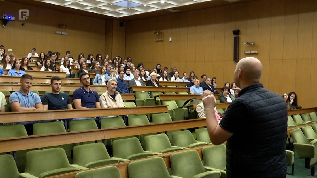Alumni gimnazijalaca iz Zenice: Dr. Parganlija govorio o AI-ju