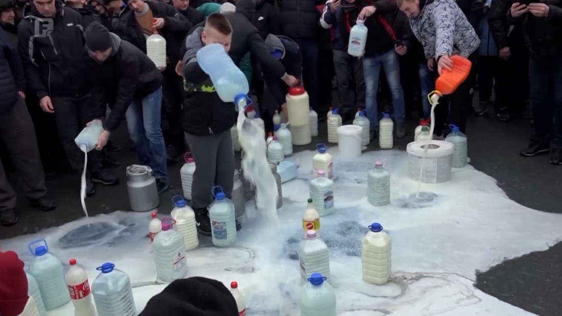 Protesti poljoprivrednika u Srbiji proširili se do granice BiH