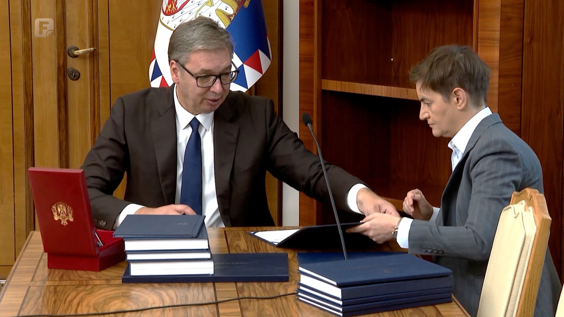 Vučić predao dužnost predsjednika Srbije Ani Brnabić