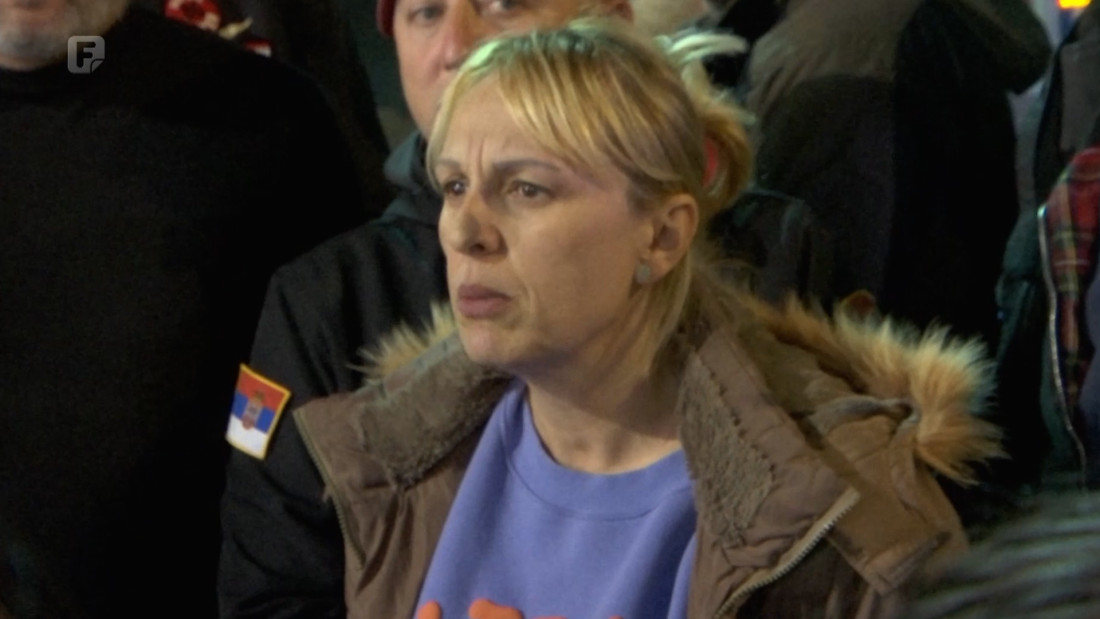 Dijana Hrka obustavila štrajk glađu, kaže da ostaje ispred Skupštine Srbije