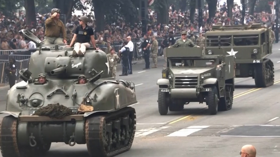 Trump se za rođendan 'počastio' vojnom paradom