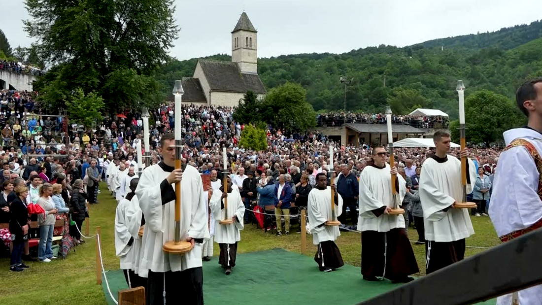Tisuće vjernika u Podmilačju proslavilo blagdan svetog Ive
