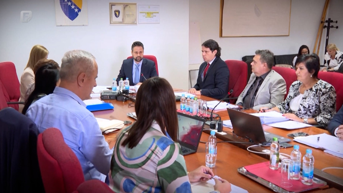 Krnje igre bez granica u UO UIO: Patriotizam na baterije, kako i kome zatreba