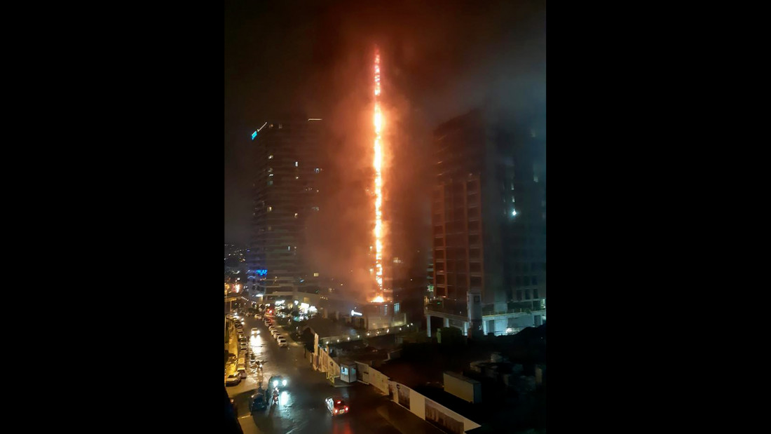 Požar zahvatio 24-spratnicu u Istanbulu