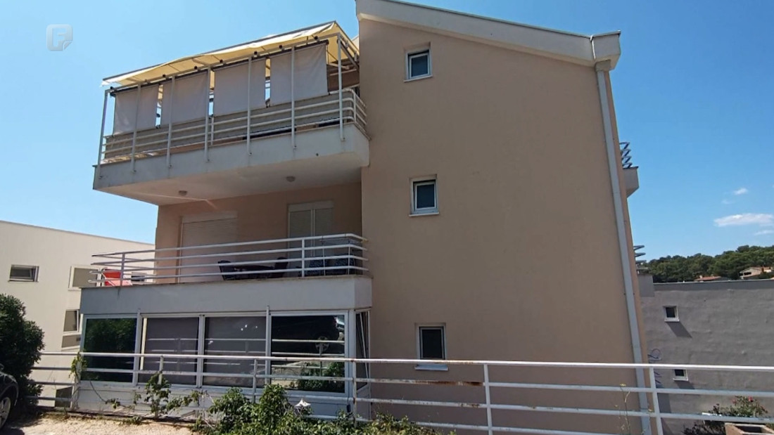 U Mreži fotografije zgrade u Baškoj Vodi u kojoj je nedavno zatečen Hadžibajrić