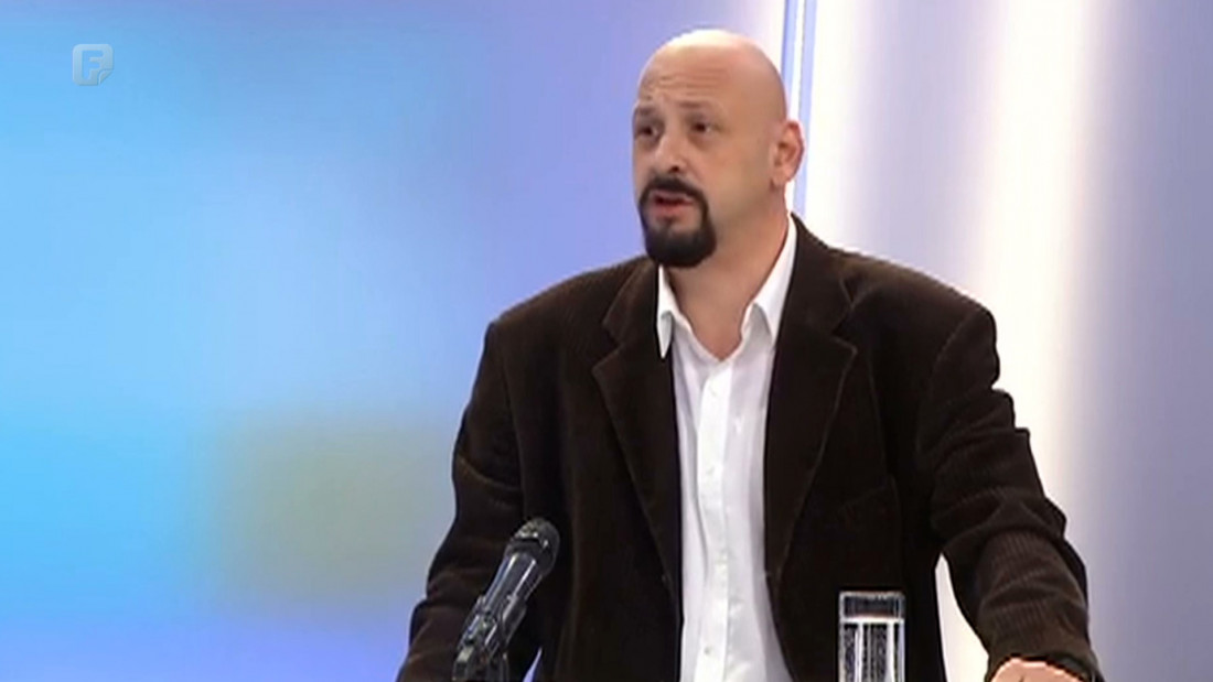 Novinar Danijel Simić dženazu u Potočarima nazvao igrokazom, reagovao Emir Suljagić