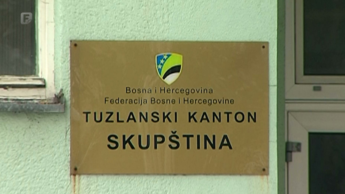 PDA: Visoki predstavnik da sankcioniše zastupnike koji su prodali stranačke mandate