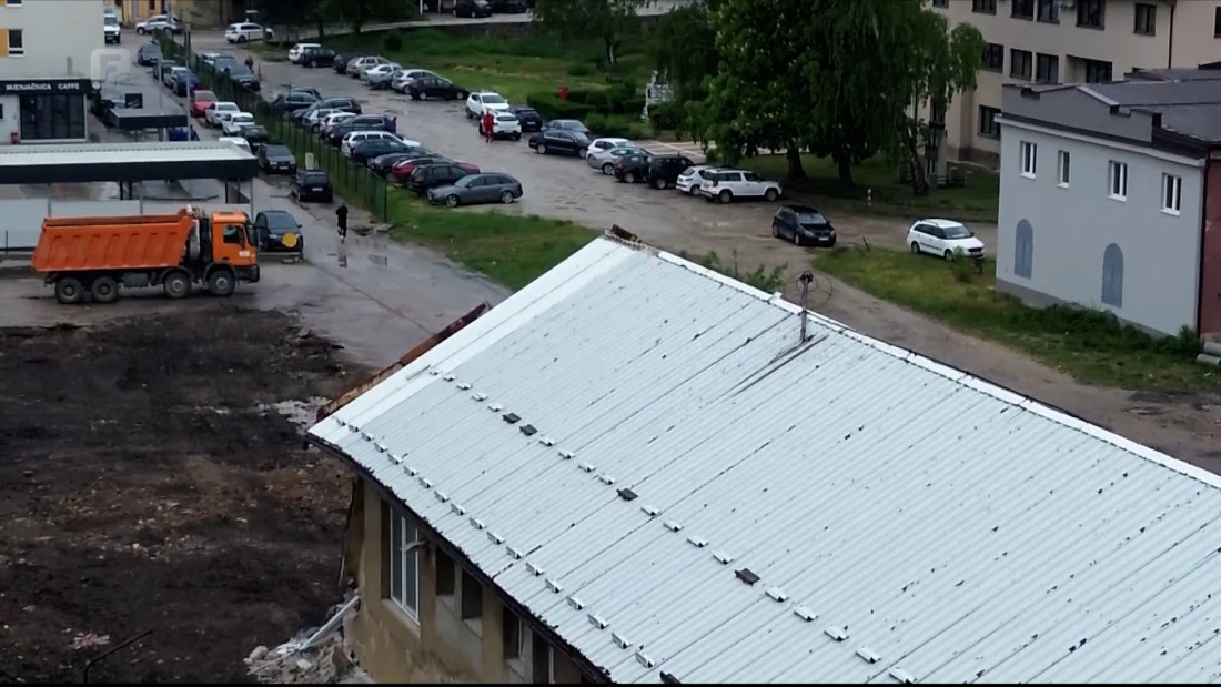 Radioaktivni gromobran na zgradi u centru Kaknja