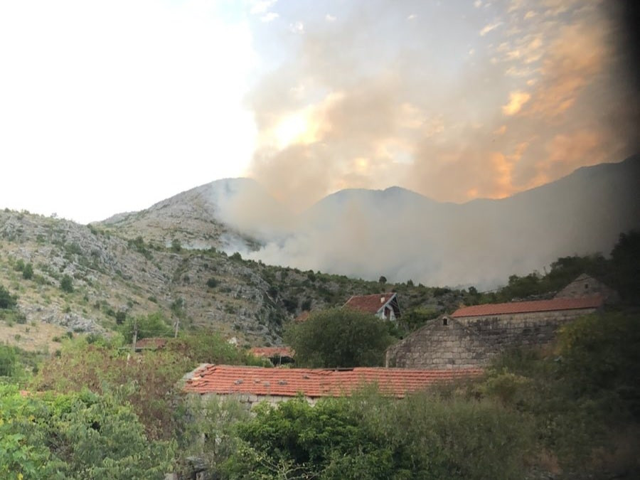 Kiša ugasila požar na Leotaru, od udara groma gori iznad Tulja