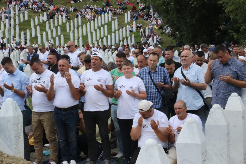Na 27. godišnjicu genocida u Srebrenici ukopano još 50 žrtava