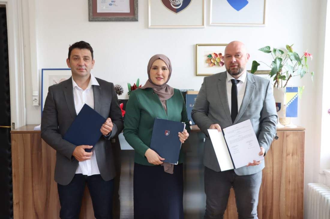 Potpisan Sporazum o pristupu EMIS modulu za zbrinjavanje i zapošljavanje radnika u školama KS