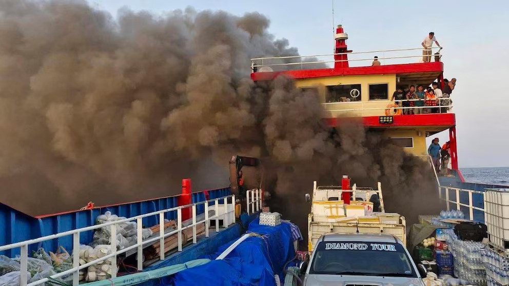 Požar na trajektu u Tajlandskom zaljevu, ljudi skakali u more