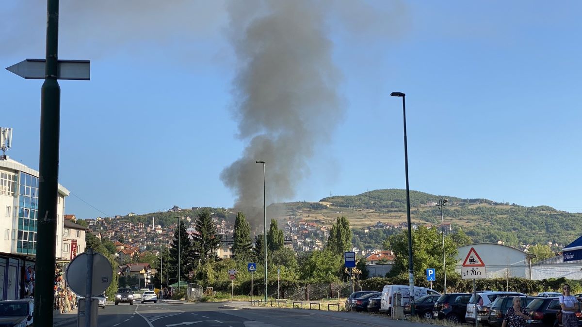 PVB Sarajevo: Lokalizovan i stavljen pod kontrolu požar u Buća Potoku