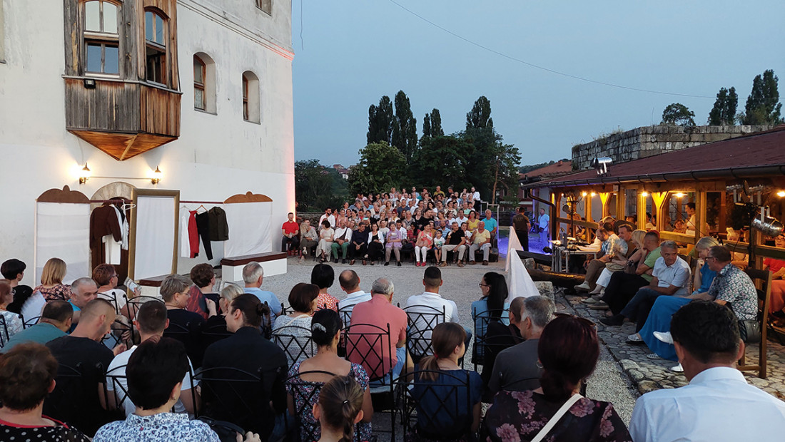 Publika ispratila ovacijama Zemlju koja diše