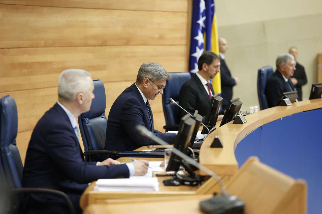 Poslanici predloženi budžet za 2023. razmatraju po hitnom postupku