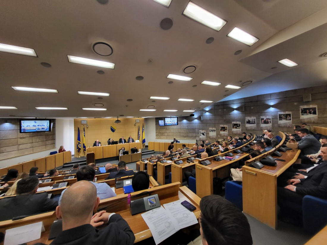 HDZ BiH oborio dnevni red redovne sjednice, nakon što su preglasani na vanrednoj