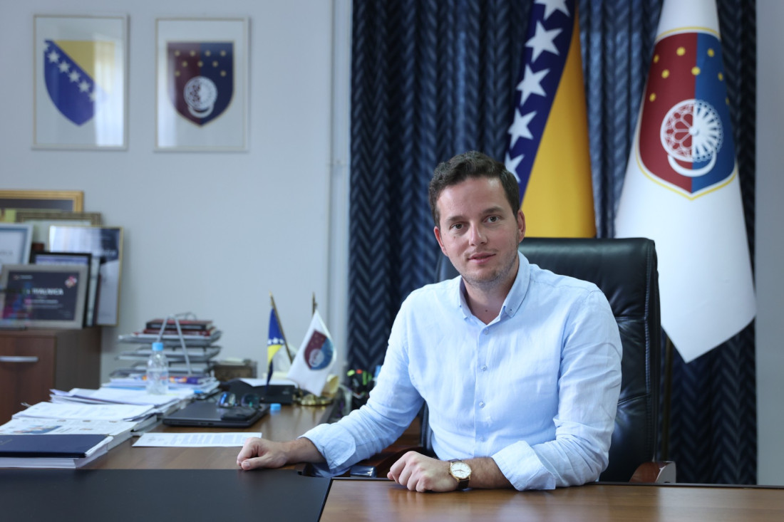 Kanton Sarajevo ulaže gotovo 3,2 miliona KM u zapošljavanje i obrazovanje 163 nezaposlene osobe