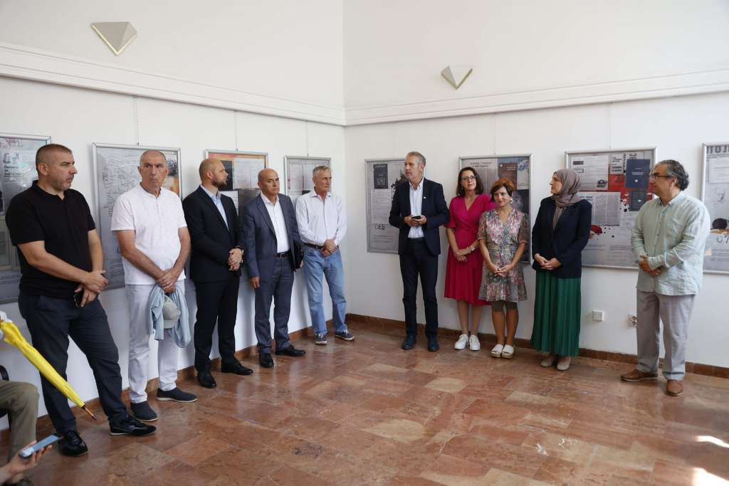 U Galeriji "Preporod" otvorena izložba o životu i djelu Ćamila Sijarića