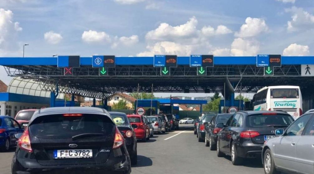 Od ranih jutarnjih sati pojačan promet na graničnim prijelazima
