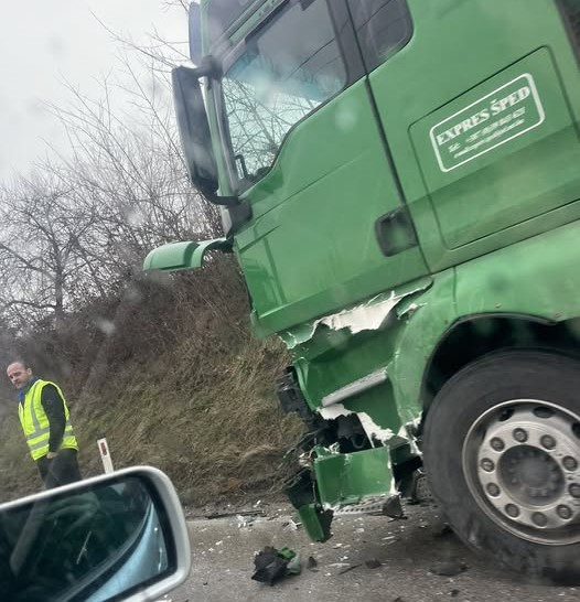 Zbog nezgode obustavljen saobraćaj u Ahmićima, na dionici magistralnog puta Kaonik-Vitez