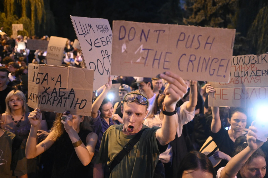 Protesti u Ukrajini nakon što je Zelenski potpisao zakon koji cilja antikorupcijska tijela