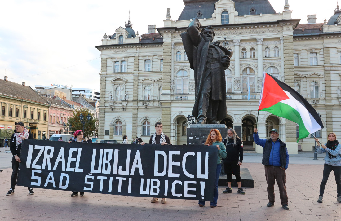 Novi Sad: S protesta podrške Palestini od srbijanskih vlasti zatraženo da prekinu saradnju s Izraelom u vojnoj industriji