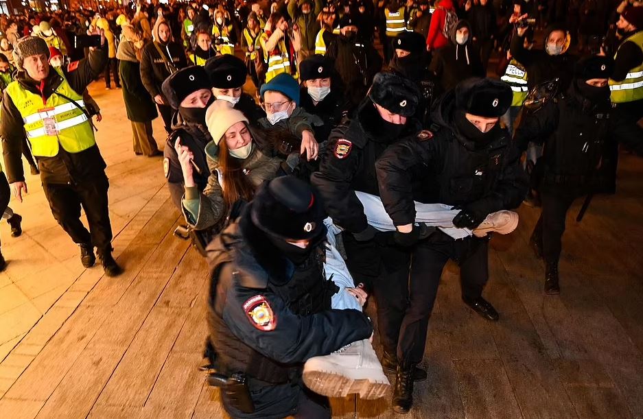 U Rusiji uhapšeno oko 800 antiratnih demonstranata
