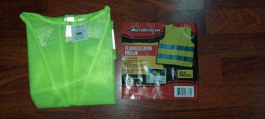 Sa tržišta povučeni florescentni prsluk i lampa