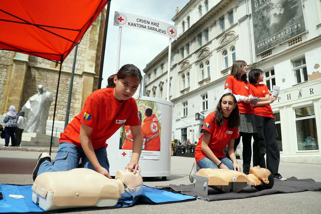 Volonteri u centru Sarajeva prezentirali pružanje prve pomoći