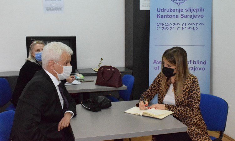 Prvulović obišla udruženja osoba sa invaliditetom