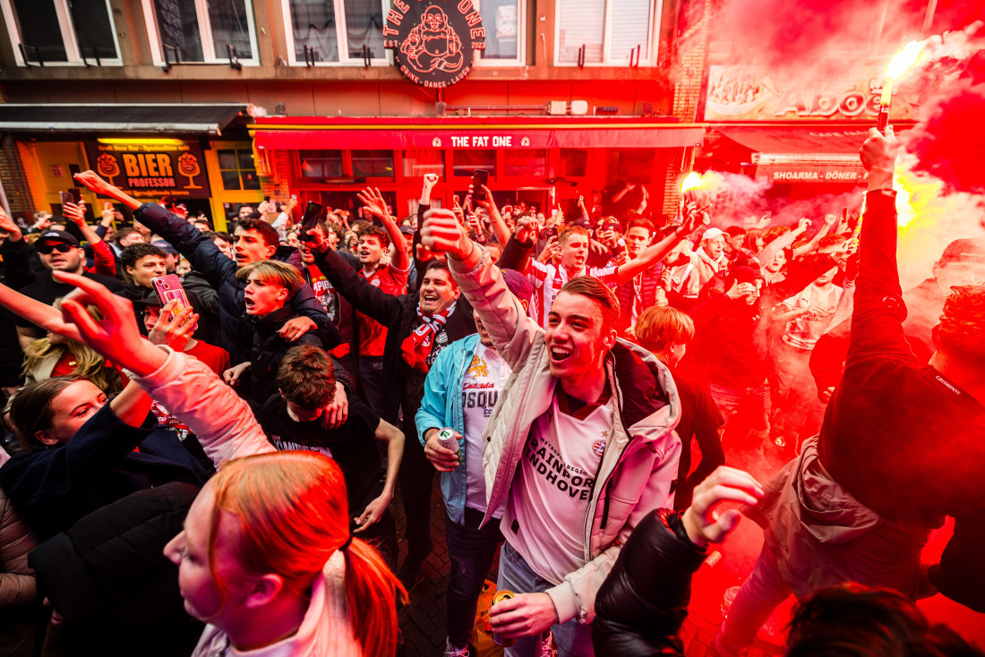 Esmir Bajraktarević slavi, fudbaleri PSV-a treći put uzastopno šampioni Holandije