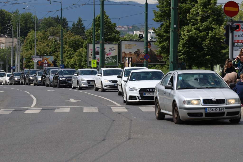 Na putevima u Bosni i Hercegovini vozi se uz povoljne vremenske uslove