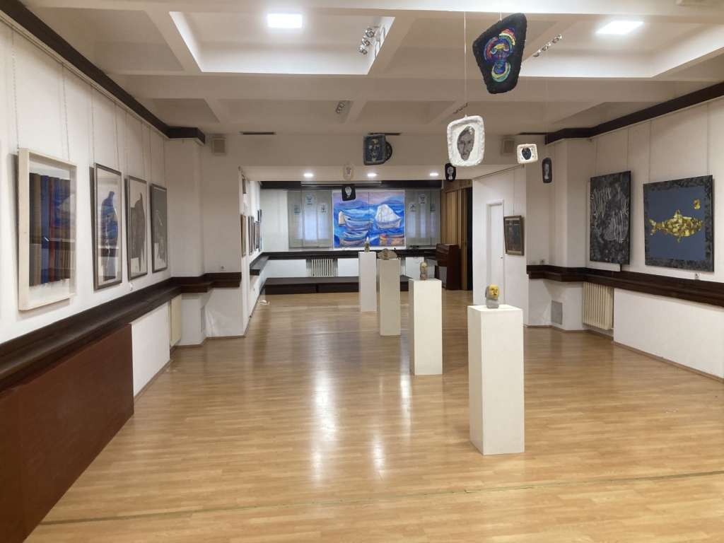 Radovi s 52. izdanja 'Aprilskog salona' izloženi u galeriji Samostana Svetog Ante na Bistriku