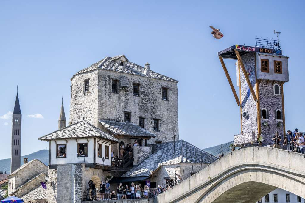 Red Bull Cliff Diving: Carlson i Preda zadržali vodstvo