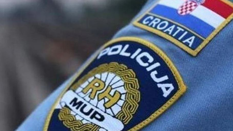 Državljanin BiH zbog majice kojom je uznemiravao prolaznike u Cavtatu kažnjen sa 700 eura