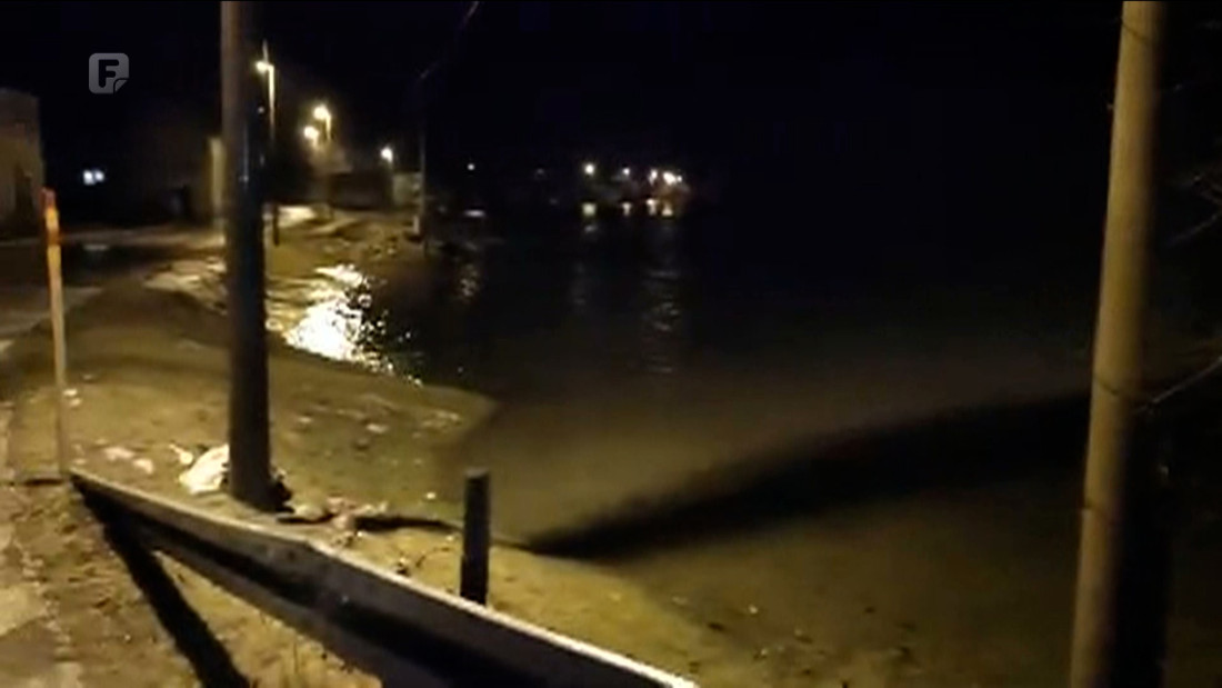 Izlila se Đeropa u selu Fojnica kod Gacka, ugrožava stambene objekte