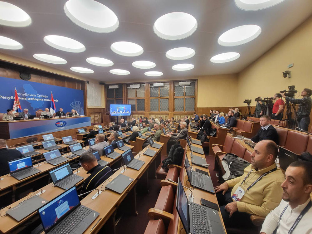 Vučićeva lista osvojila najviše glasova za srbijanski parlament