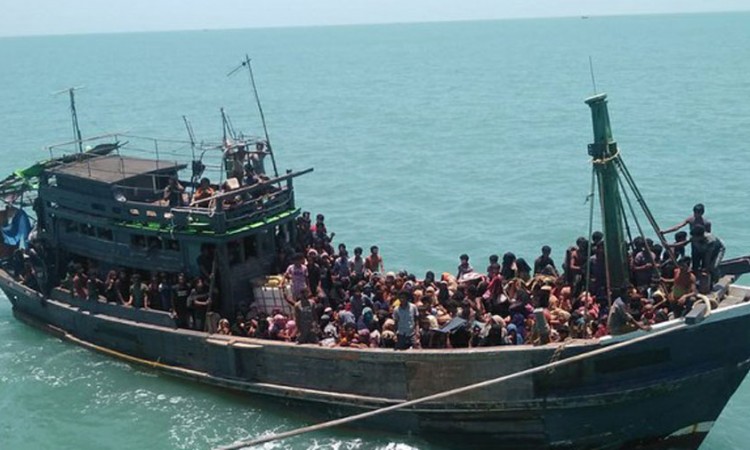 Indonezija dopustila brodu sa 120 Rohingya izbjeglicama da pristane